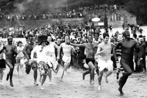 tenby boxing day swim 3 bw sm.jpg